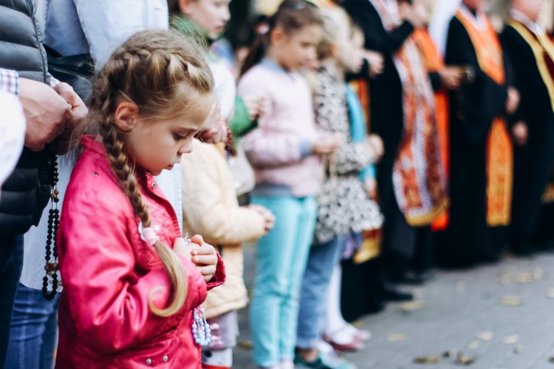 Un millòn de niños rezan el Rosario