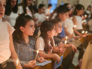 Un millón de niños rezando el Rosario